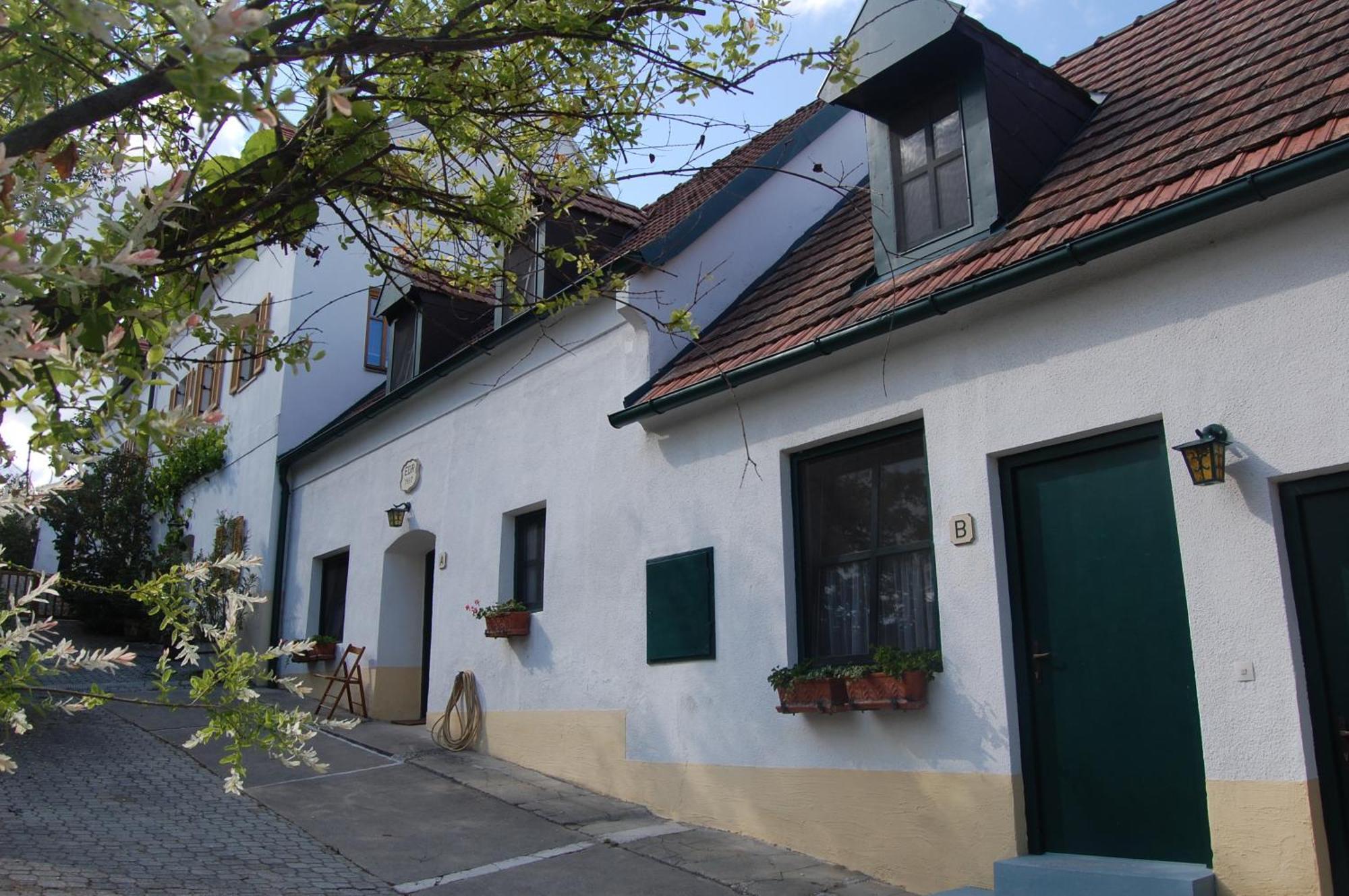 Hofgassl Zentgraf Bed and Breakfast Mörbisch am See Esterno foto